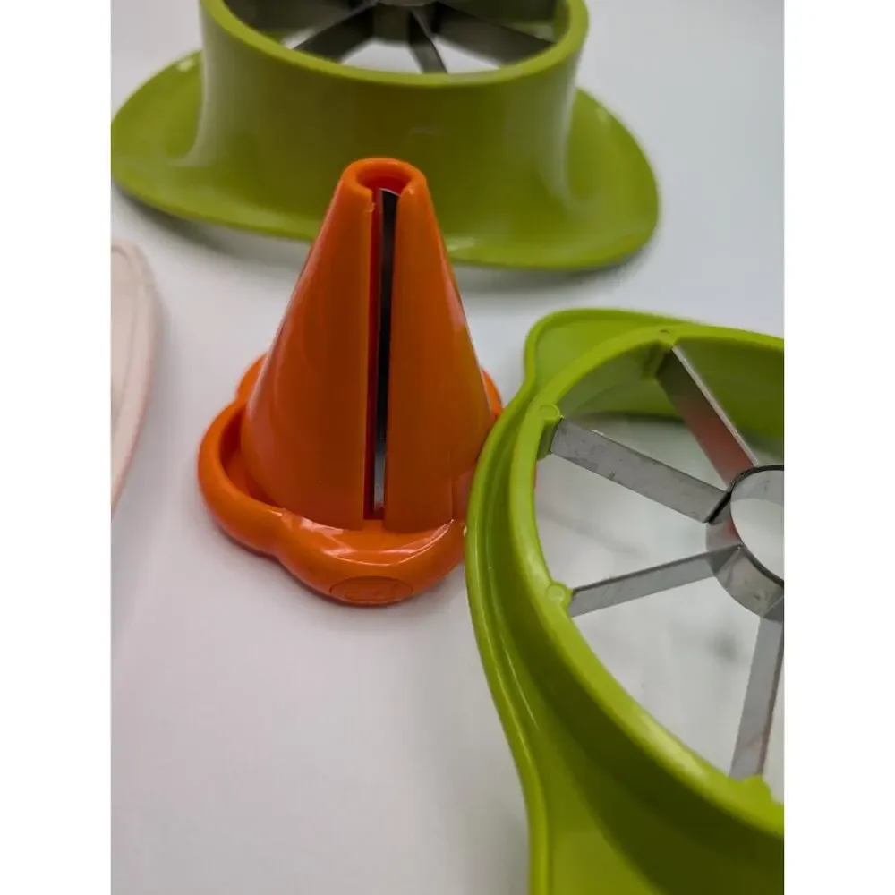 Lot of 4 Kitchen Gadgets Apple Slicers Corers Vegetable Spiralizer Peeler Set